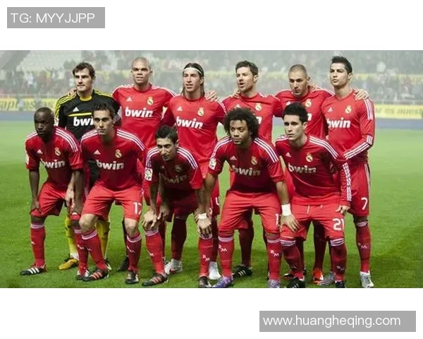 足球明星高清分身图片展示让你感受球场魅力与风采的完美结合